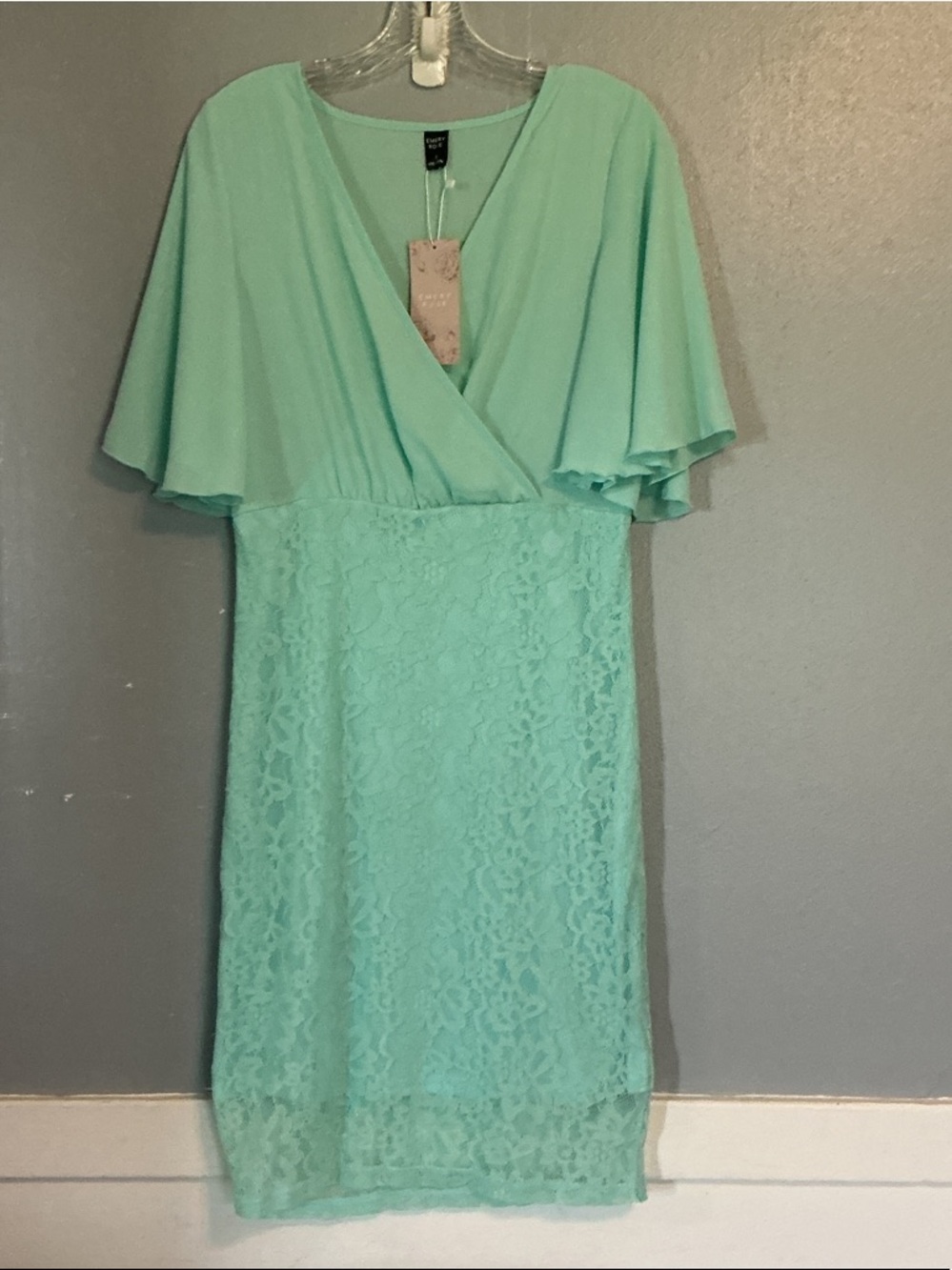 Emery Rose NWT Green Vneck Cocktail Dress Flutter Sleeves Lace Overlay Sz L